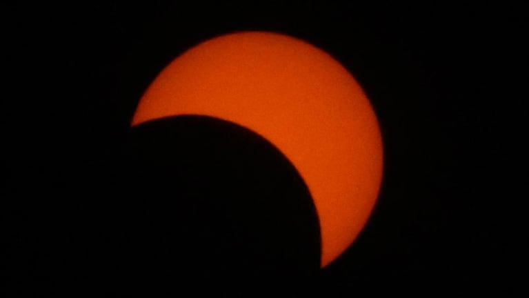 El eclipse solar en su fase parcial. Foto: Lucio Casalla / ElDoce.tv