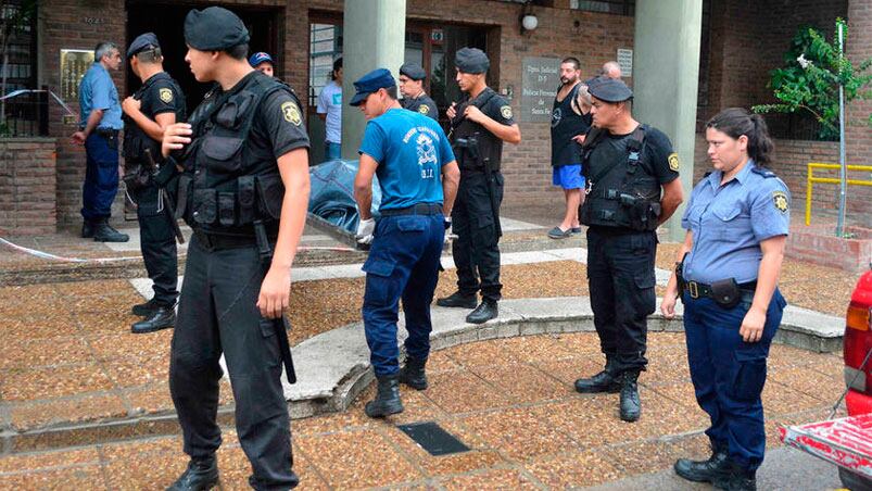El edificio de Santa Fe donde encontraron los primeros dos cuerpos. 