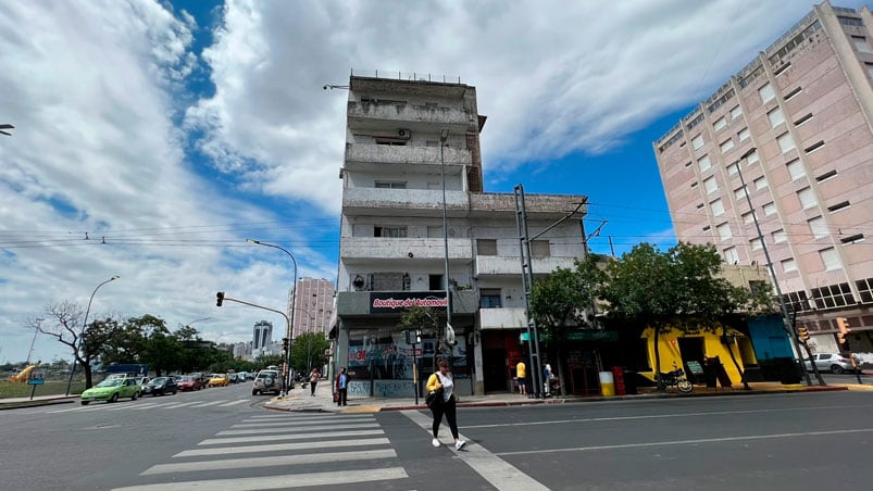 El edificio donde vive el principal sospechoso. Foto. Andrés Ferreyra/El Doce.