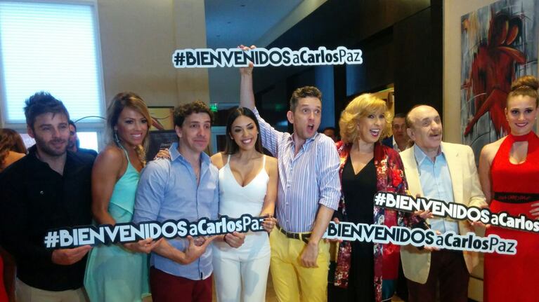 El elenco de "El Club de los Estafadores" con Diego Reinhold, Georgina Barbarossa y Coki Ramírez. Foto: Silvia Pérez