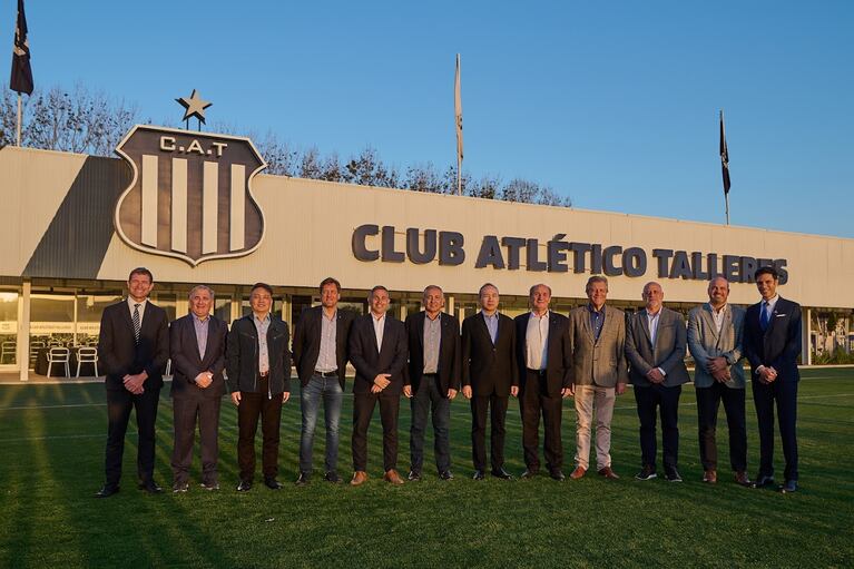 El embajador de China recorrió el predio Amadeo Nuccetelli.