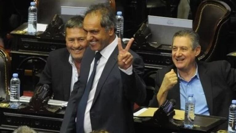 El embajador Scioli apareció en la Cámara y sorprendió a todos.