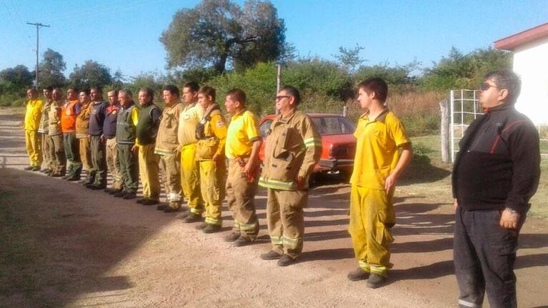 El emocionante gesto de cinco alumnos con los bomberos