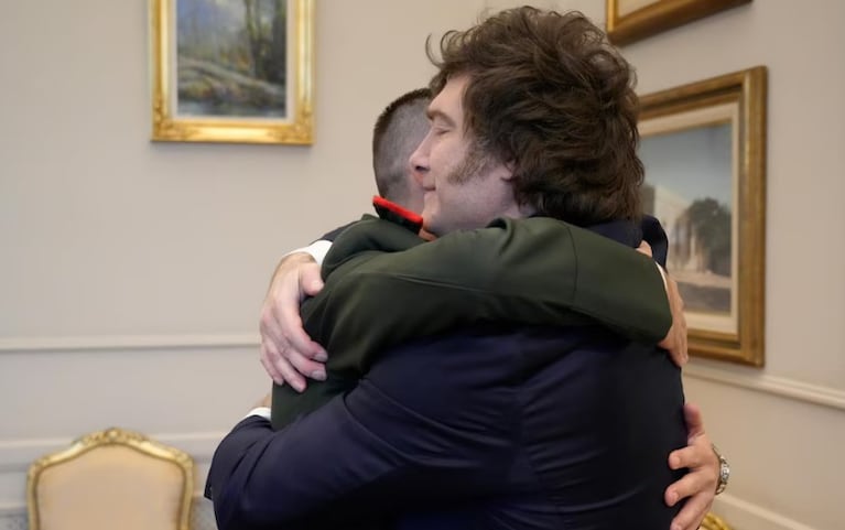 El encuentro entre Javier Milei y Nahuel Gallo. Imagen: Infobae. 