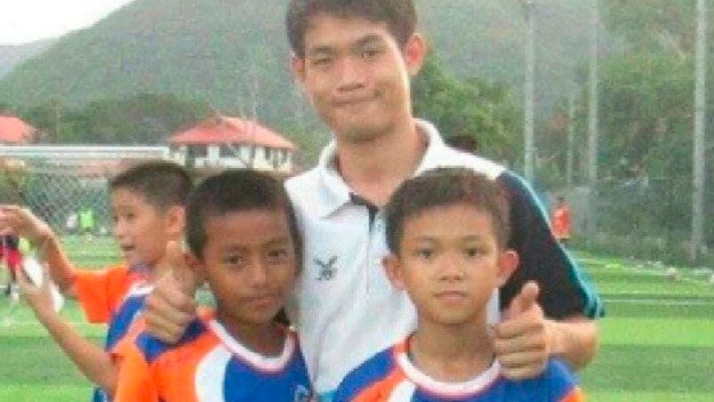 El entrenador de los chicos atrapados en la cueva, Chanthawong Ekapol, les dio su ración de comida y les enseñó a meditar. 