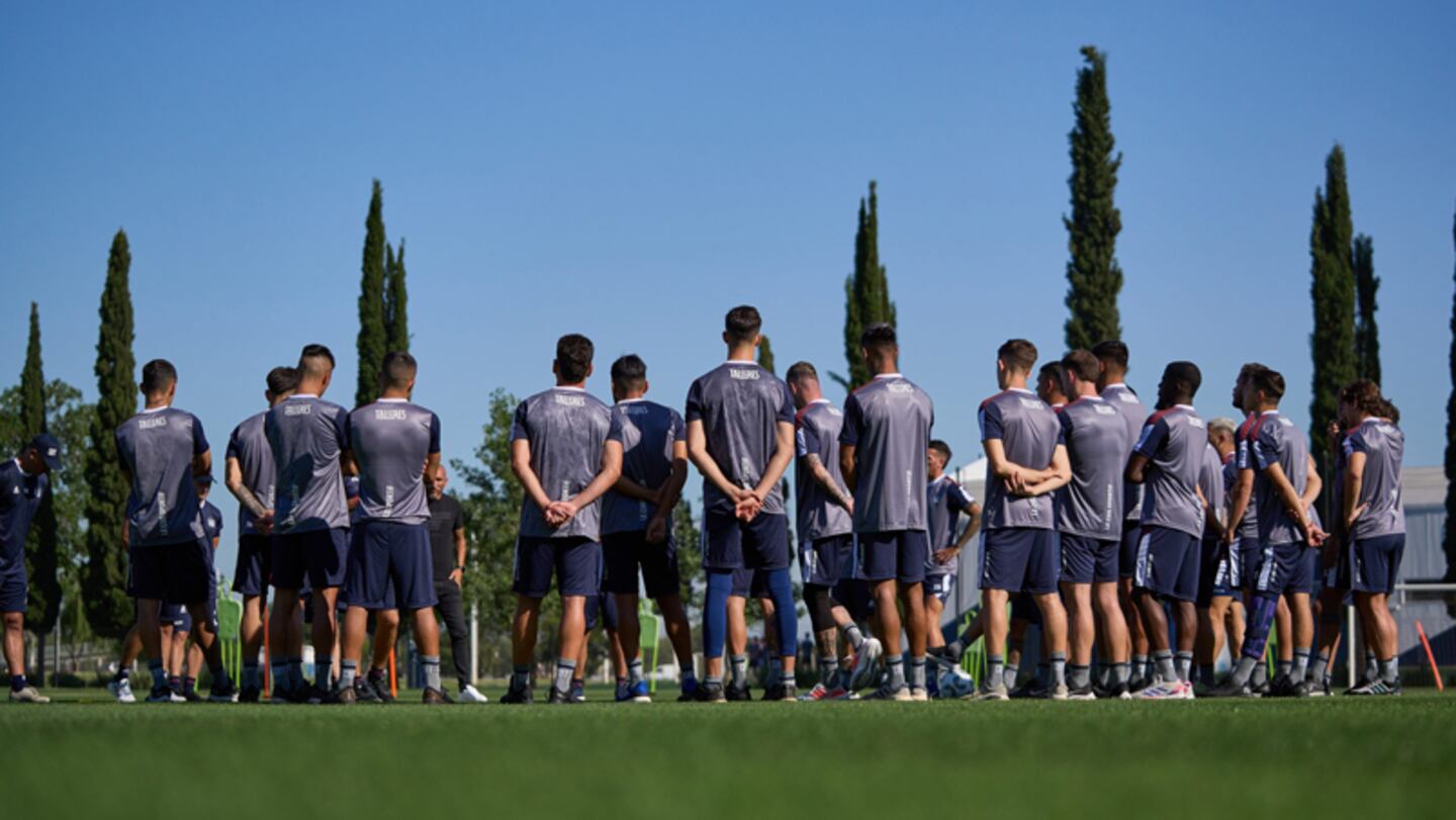 El entrenador interino de Talleres y un parecido desopilante.