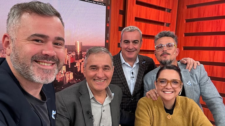 El equipo de Arriba Córdoba, listo para celebrar los 20 años al aire.