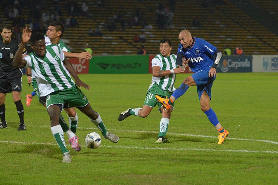 El equipo de Kudelka sigue alejándose en la tabla de la B Nacional. Foto: Lucio Casalla / ElDoce.tv