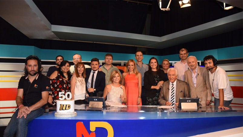 El equipo de Noticiero Doce celebró el 50 aniversario. Foto: Francesco Trombetta / ElDoce.tv.