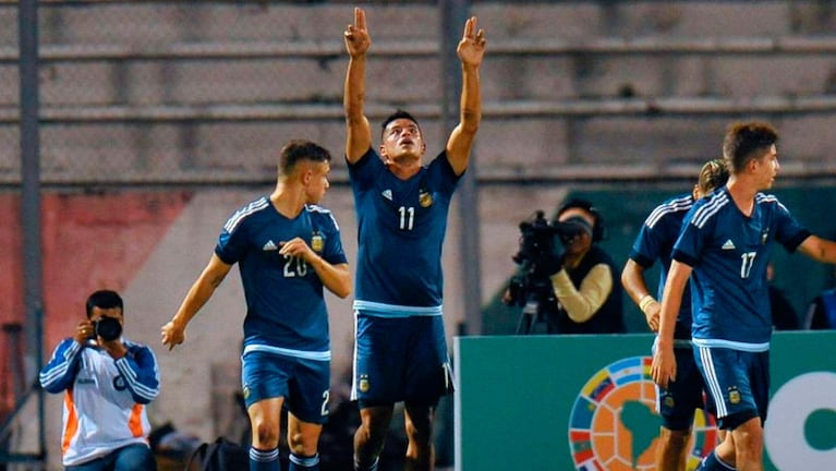 El equipo de Úbeda festeja su segundo gol. Foto: AFP