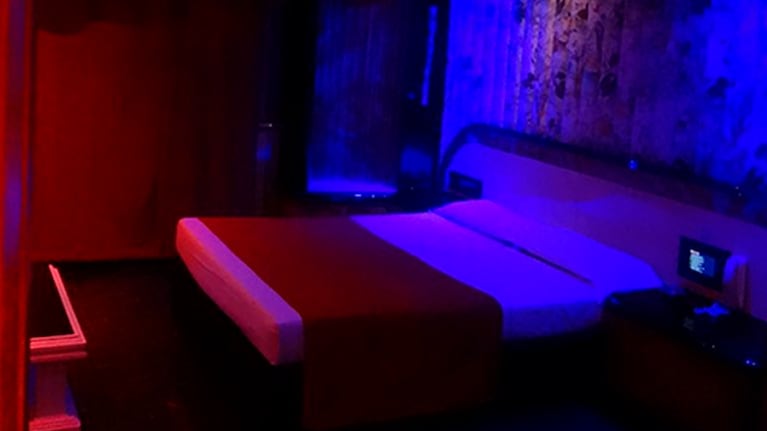 El escándalo ocurrió en un hotel alojamiento.