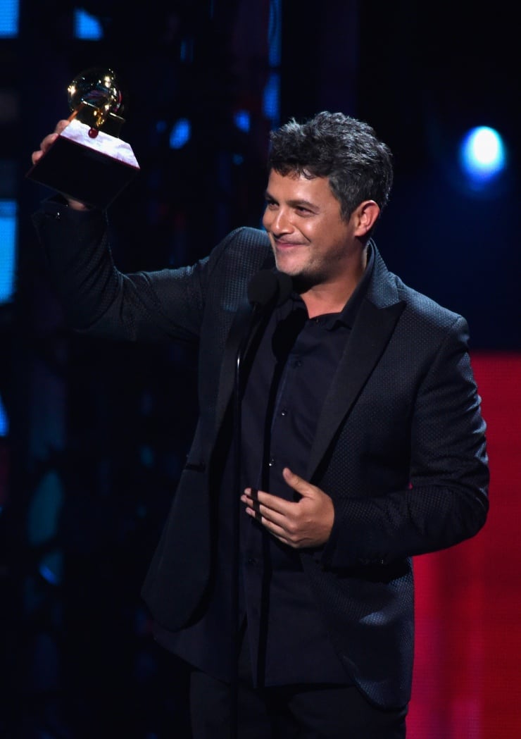 El español Alejandro Sanz cantó y se llevó su premio.  Foto: LatinGrammy.