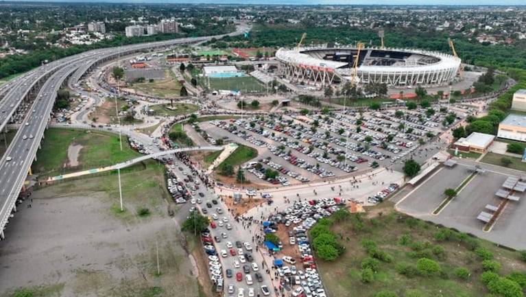 El estacionamiento en los alrededores del Kempes, otra vez bajo la lupa.