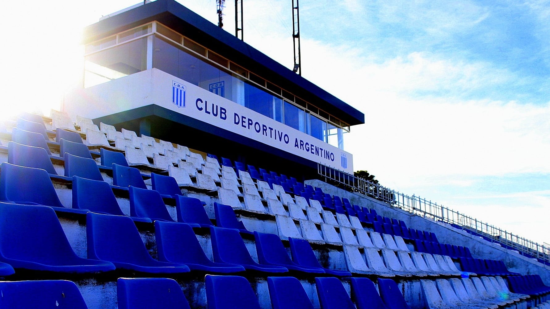 El estadio de Argentino de Monte Maíz tiene capacidad para poco más de 5 mil personas.