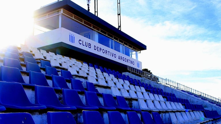 El estadio de Argentino de Monte Maíz tiene capacidad para poco más de 5 mil personas.