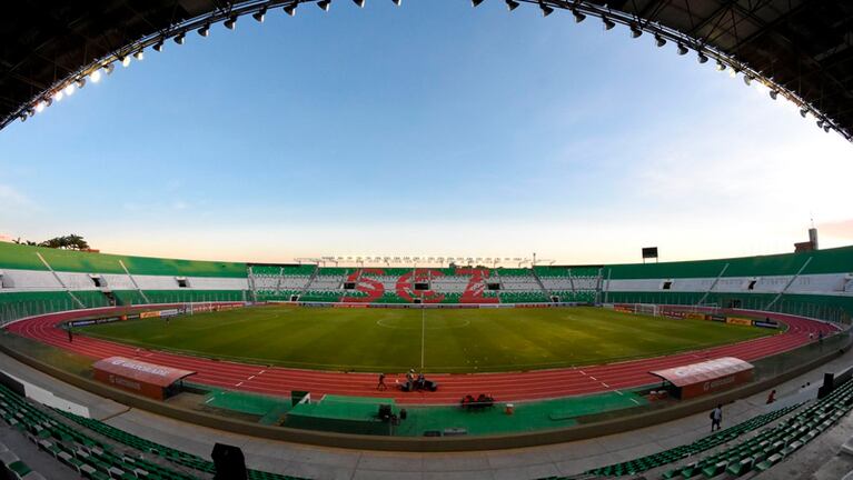 El estadio de Santa Cruz de la Sierra en el que jugará Belgrano.