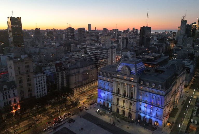 El ex Centro Cultural Kirchner, rebautizado como Palacio Libertad en Buenos Aires.