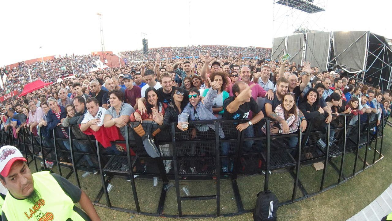 El ex Génesis dio un show digno de una leyenda de la música. Foto: Lucio Casalla / ElDoce.tv.