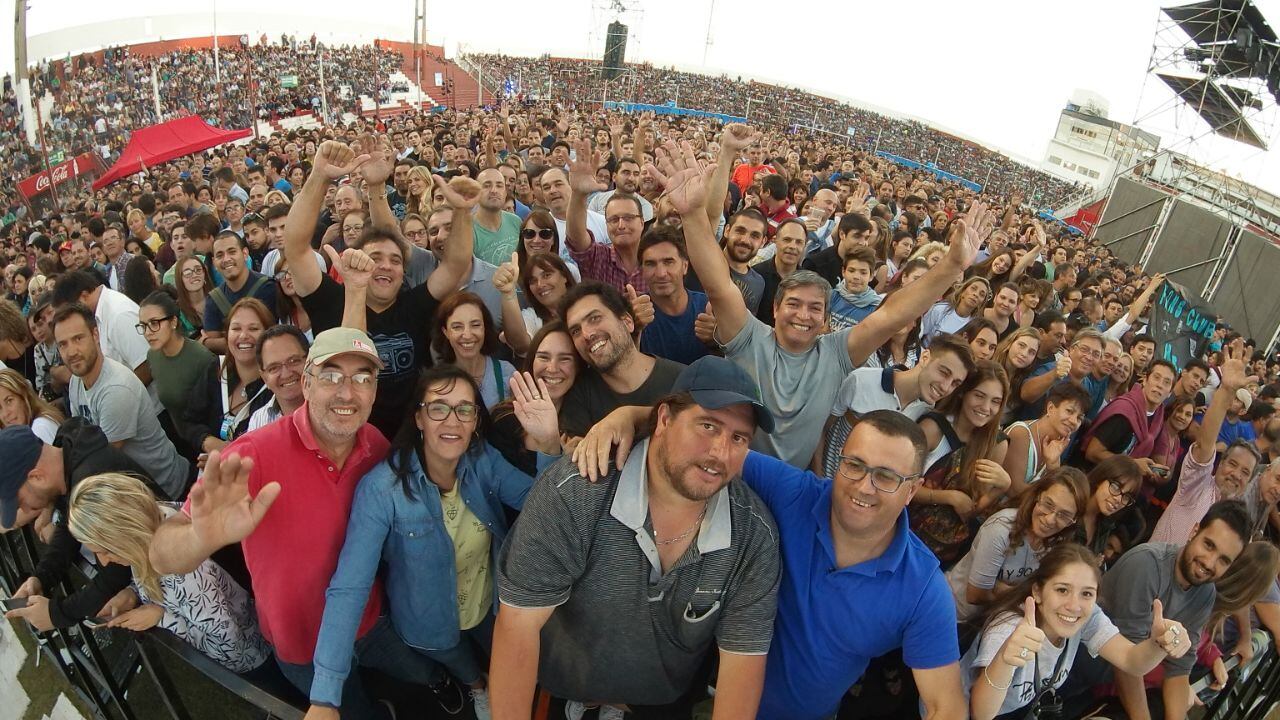 El ex Génesis dio un show digno de una leyenda de la música. Foto: Lucio Casalla / ElDoce.tv.