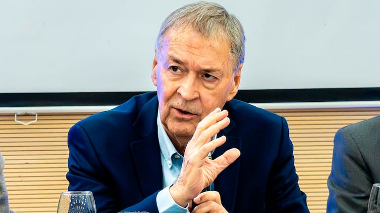 El ex gobernador viajó a Buenos Aires para una operación programada.