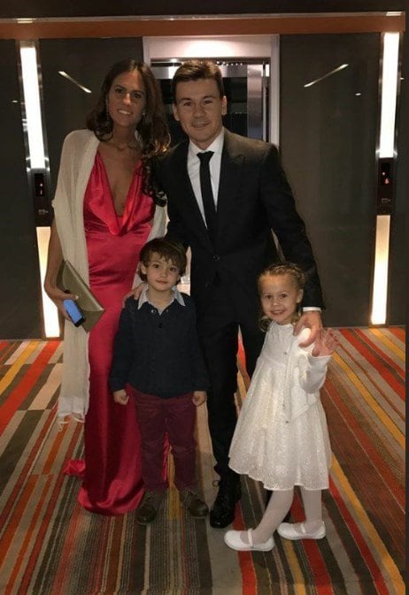 El extenista Guillermo Coria, junto a su esposa Carla Francovigh y sus hijos.