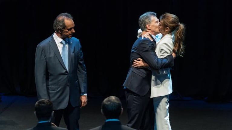  El famoso beso de Macri y Juliana Awada fue ensayado