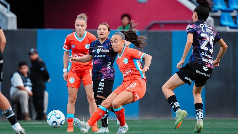 El femenino de Belgrano debutó en la Copa Libertadores ante Independiente del Valle. (Prensa CAB)