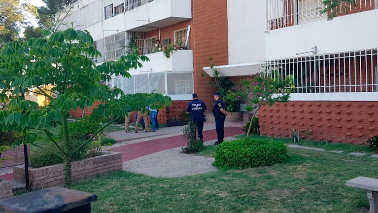 El femicidio ocurrió este martes por la tarde en un complejo de departamentos de barrio San Martín.