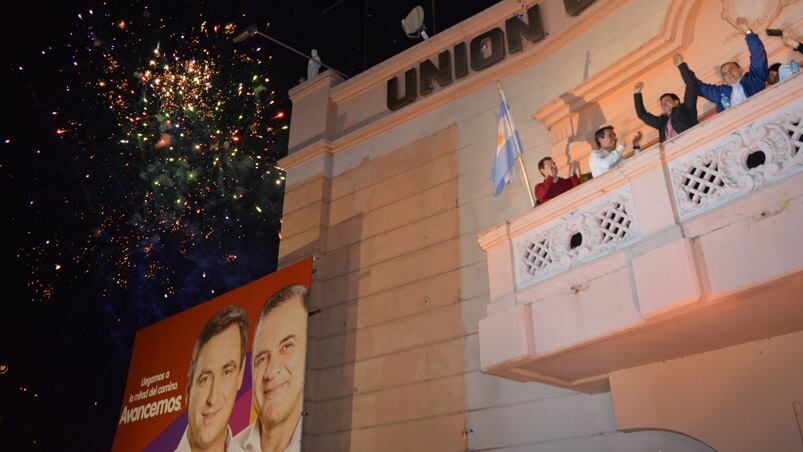 El festejo con fuegos artificiales en la Casa Radical. Foto: Lucio Casalla.