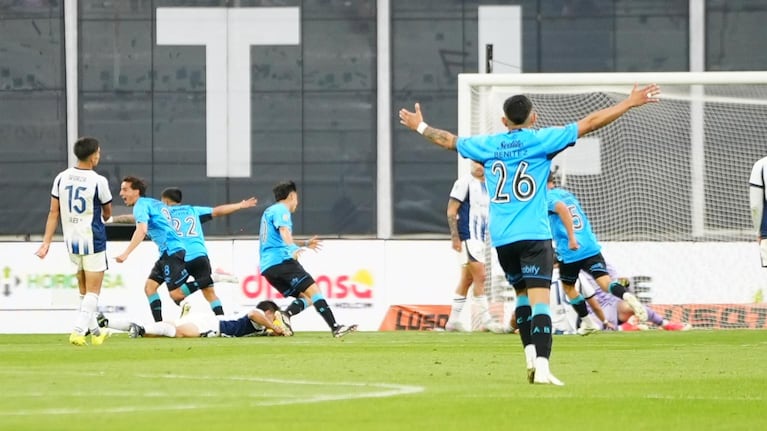 El festejo de Belgrano por el triunfo ante Talleres en el Kempes. Foto: Lucio Casalla / ElDoce.tv.