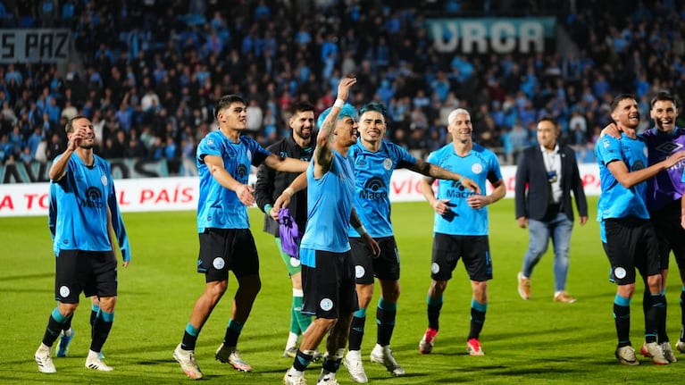 El festejo de Belgrano por la clasificación a semis del Apertura.