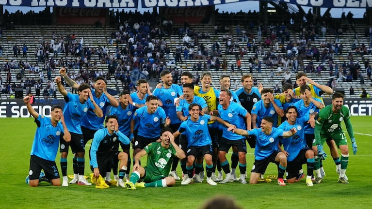 El festejo de Belgrano tras ganarle el clásico a Talleres en el Kempes. Foto: Lucio Casalla / ElDoce.tv.