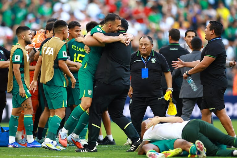 El festejo de Bolivia tras el triunfo clave ante Surinam.