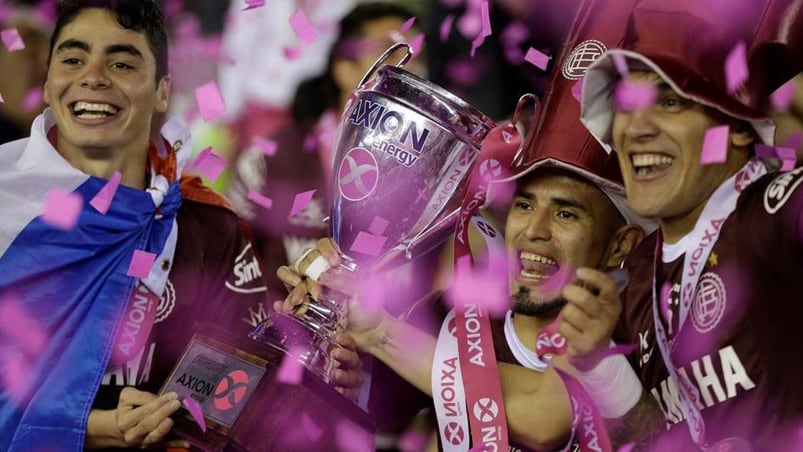 El festejo de Lanús después de ganarle a San Lorenzo. Foto: AP. 