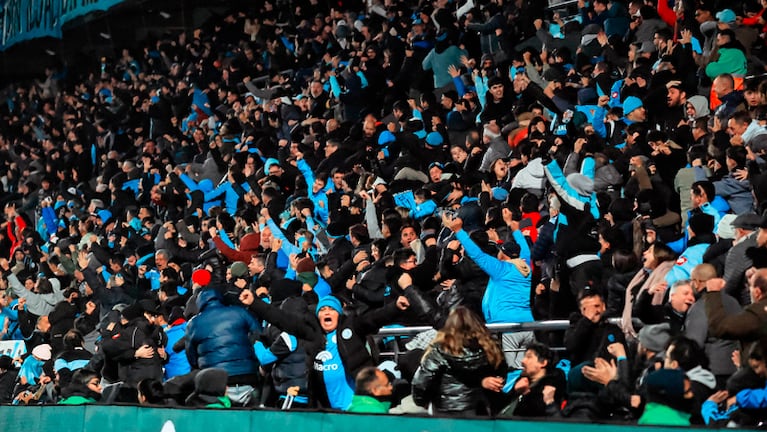 El festejo de los hinchas de Belgrano en Alberdi.