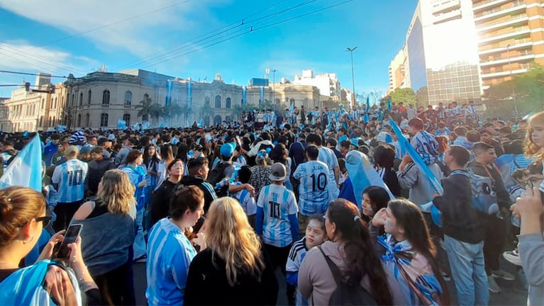 El festejo en Córdoba por la clasificación a cuartos de final de la Scaloneta.