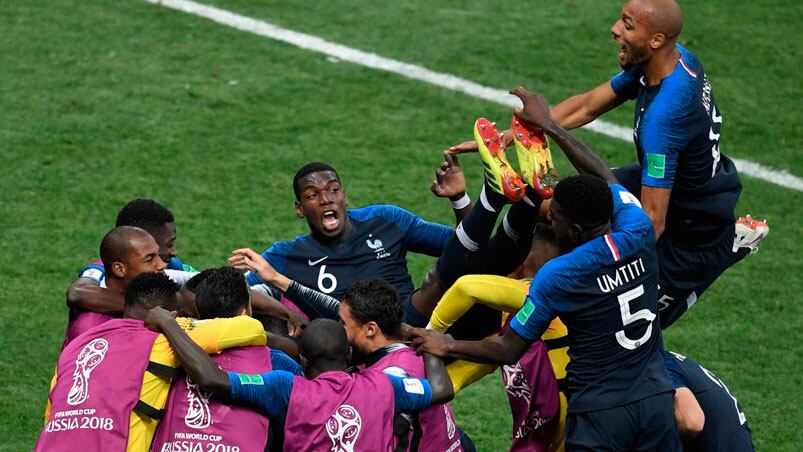 El festejo francés en pleno partido. 