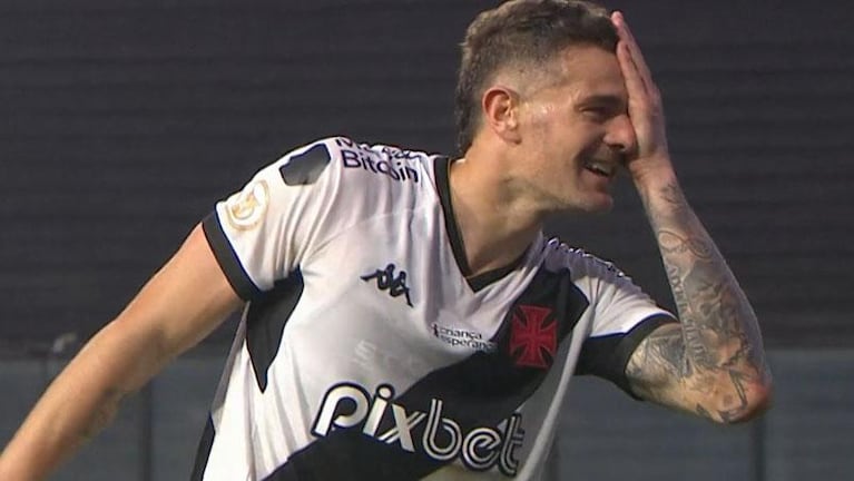 El festejo pirata de Vegetti en su debut con gol en Vasco da Gama