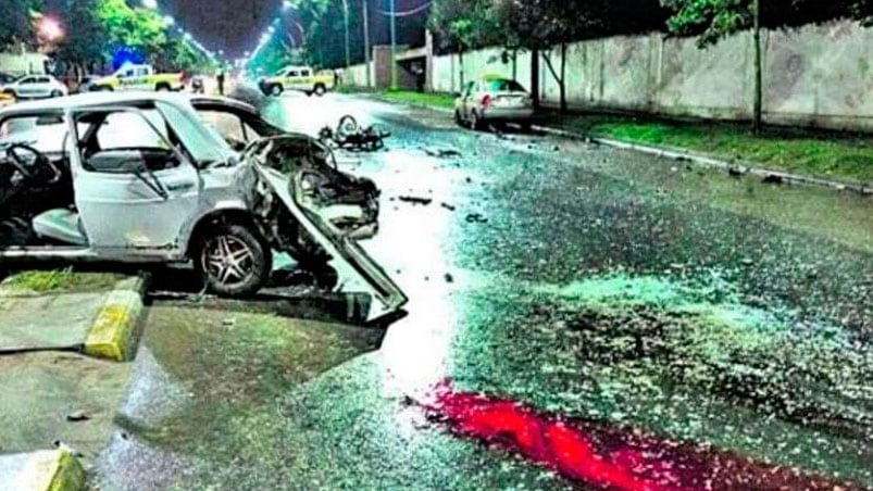 El Fiat Super Europa conducido por el chico quedó destruido.