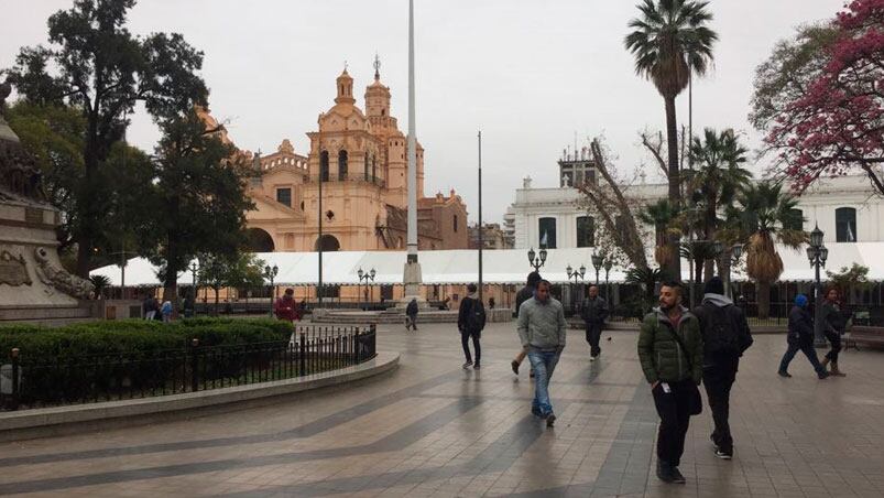 El fin de semana arrancará con el cielo cubierto.