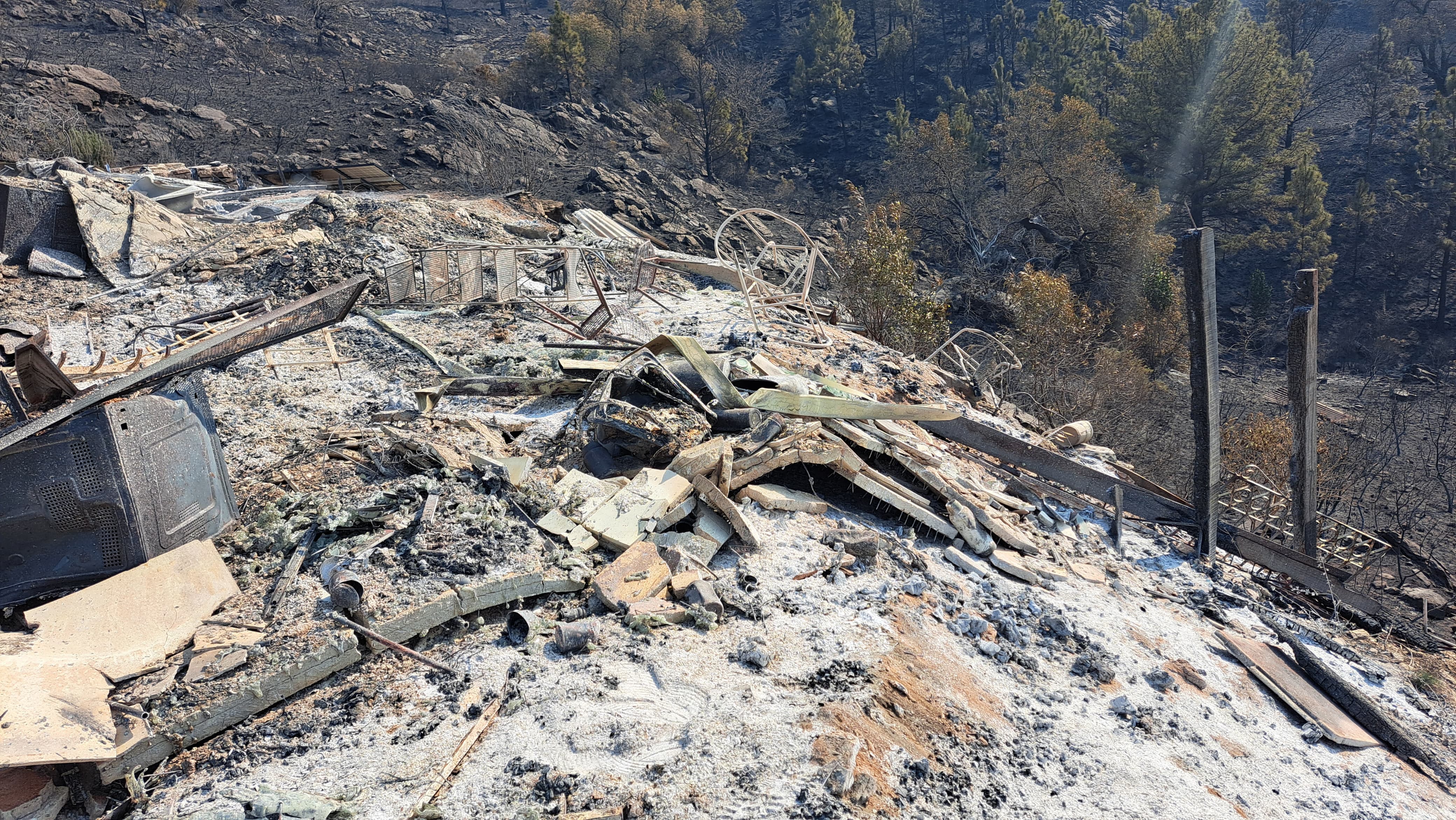 El foco consumió viviendas y obligó la evacuación de vecinos en El Durazno.