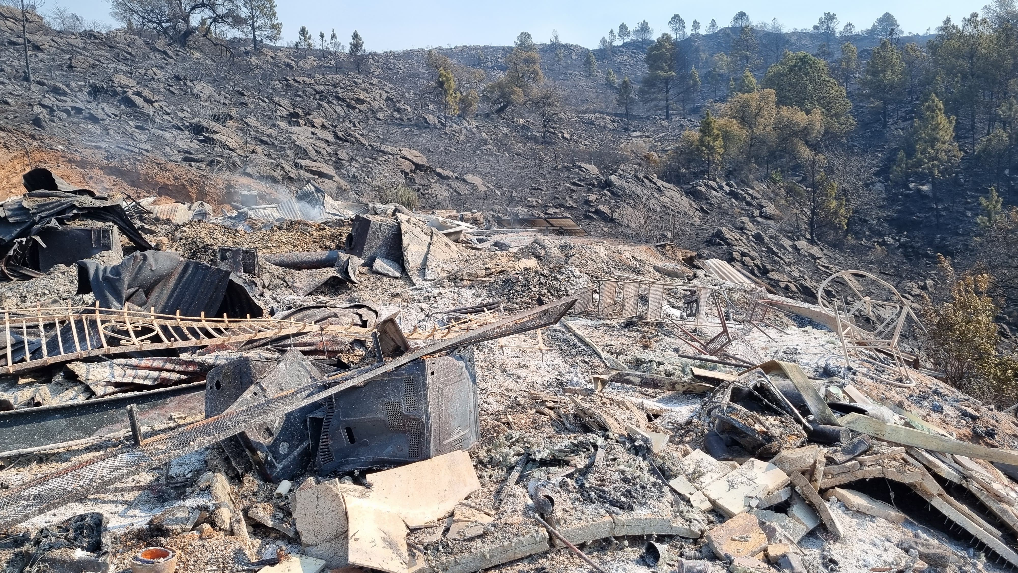 El foco consumió viviendas y obligó la evacuación de vecinos en El Durazno.