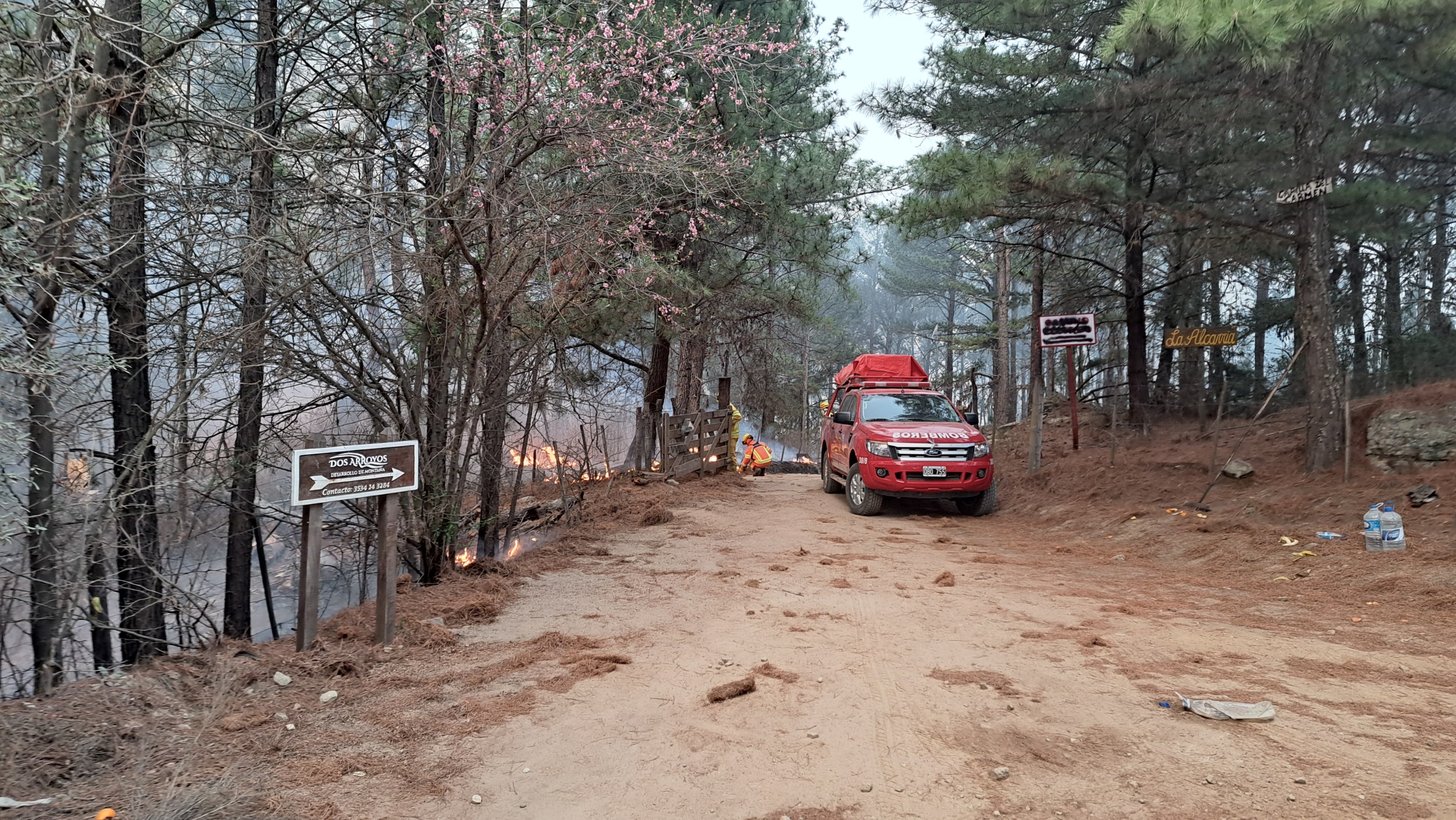 El foco consumió viviendas y obligó la evacuación de vecinos en El Durazno. Foto: Emmanuel Cuestas / ElDoce.