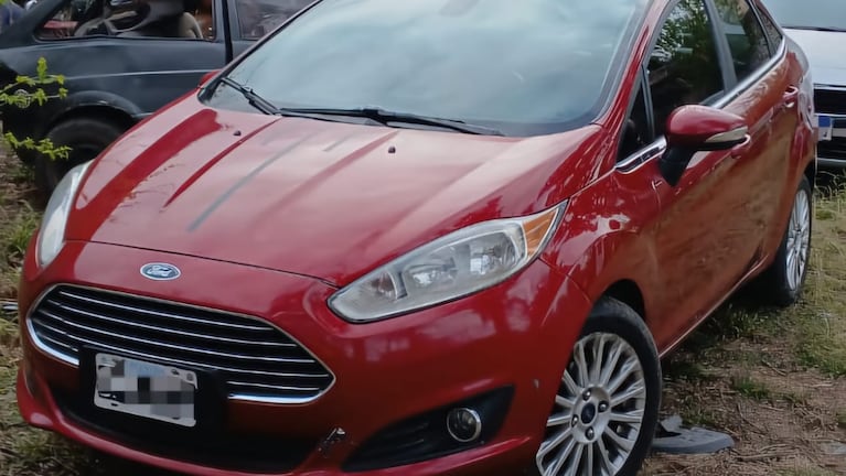 El Ford Fiesta en el que se conducía el hombre detenido.