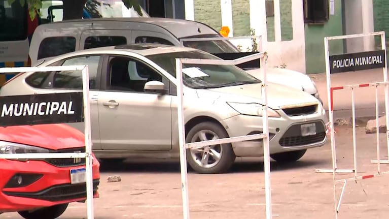 El Ford Focus apareció en el corralón municipal.