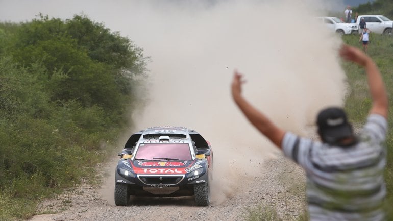 El francés Loeb, líder en el comienzo. Foto: EFE.