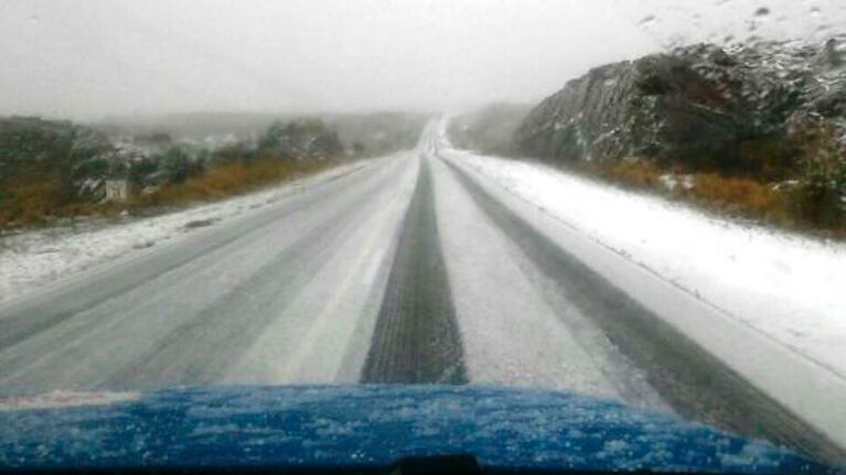 El frío complicó el tránsito por el camino al Valle de Traslasierra.