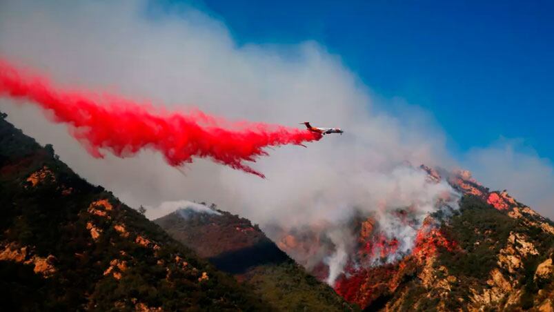 El fuego arrasó con fuerza dejando muertos y desaparecidos.