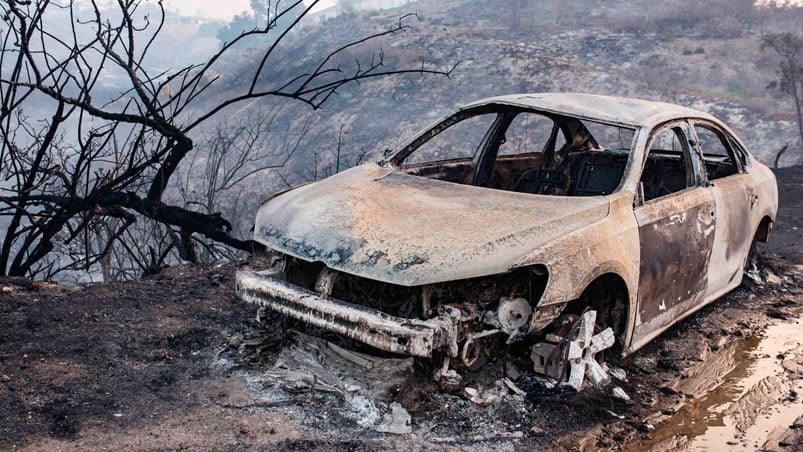 El fuego arrasó con fuerza dejando muertos y desaparecidos.