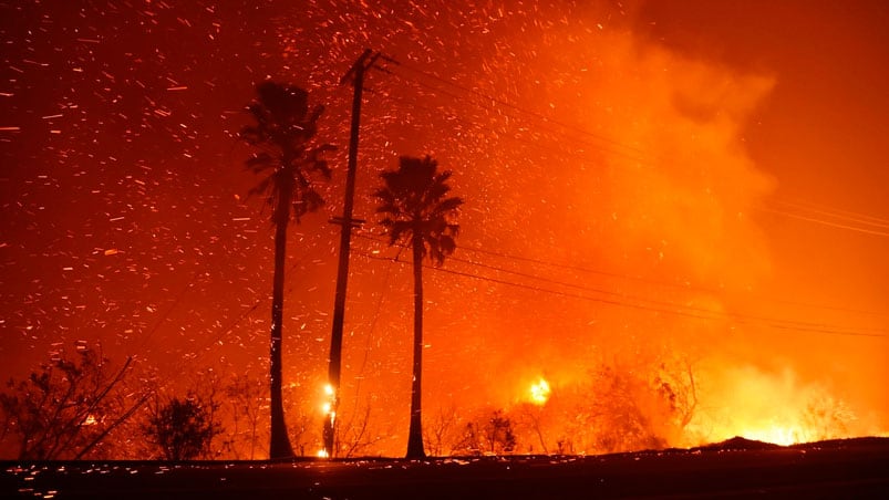 El fuego arrasó con fuerza dejando muertos y desaparecidos.